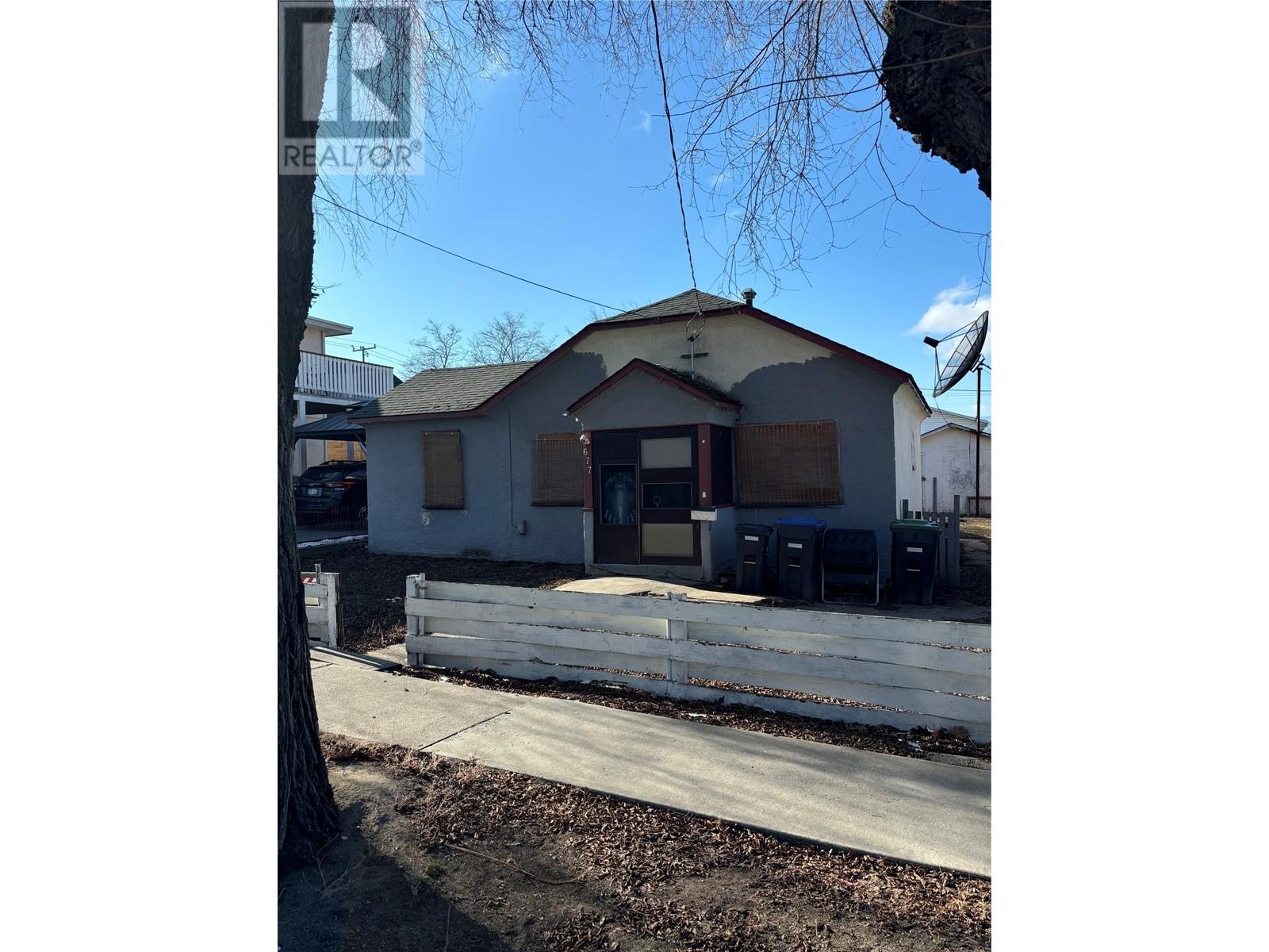 677 Papineau Street, Penticton, British Columbia  V2A 4X8 - Photo 1 - 10335232