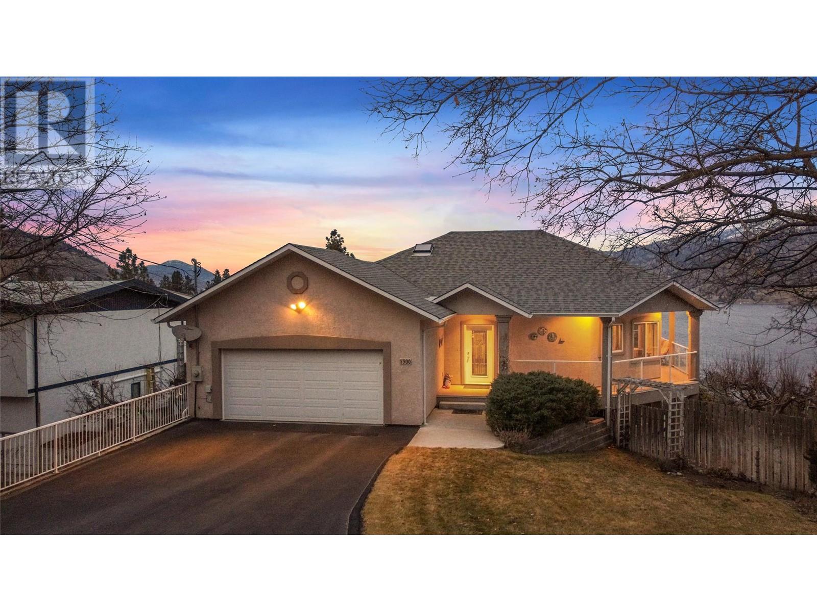 300 Pineview Drive, Kaleden, British Columbia  V0H 1K0 - Photo 1 - 10336139