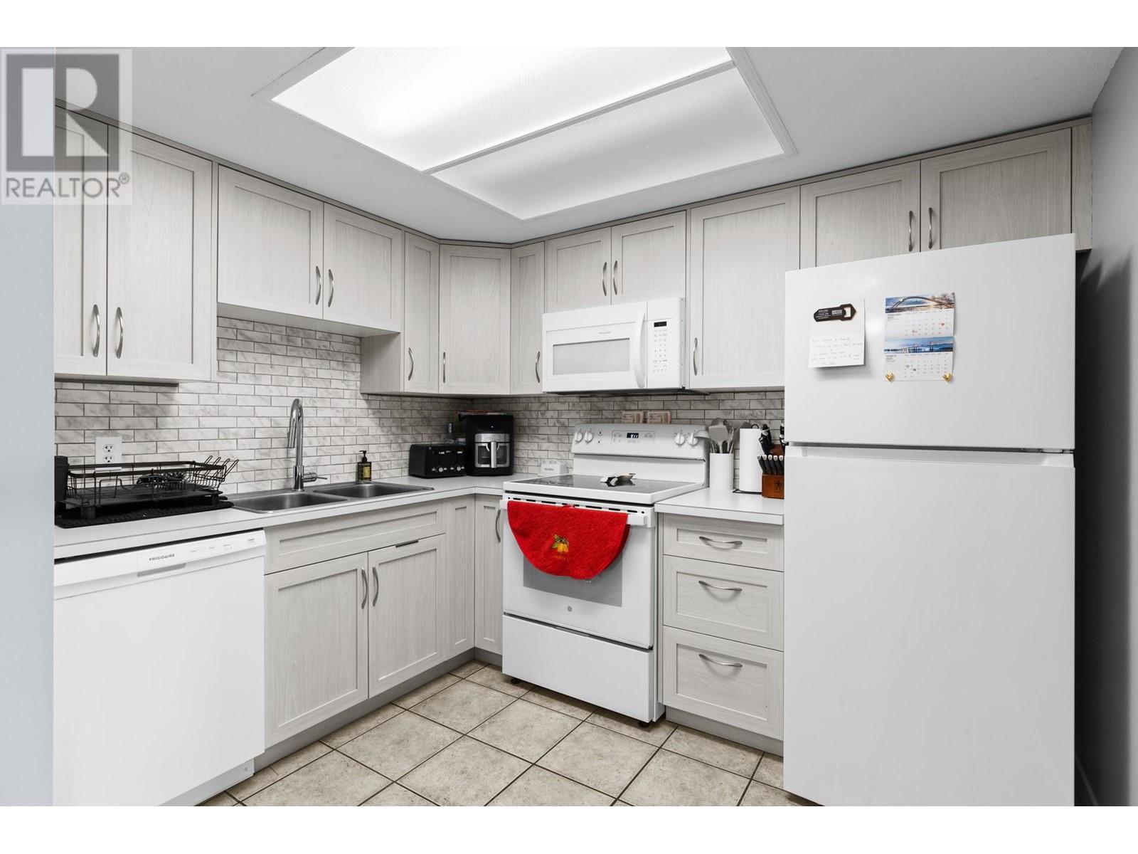 3175 De Montreuil Court Unit# 305, Kelowna, British Columbia  V1W 3W2 - Photo 6 - 10336282