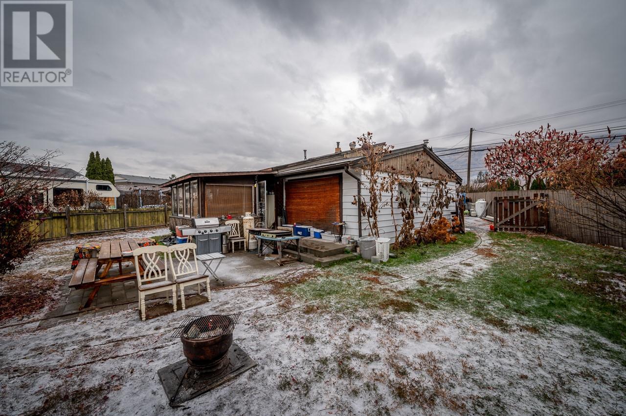 2810 Westsyde Road, Kamloops, British Columbia  V2B 7E3 - Photo 14 - 10336428