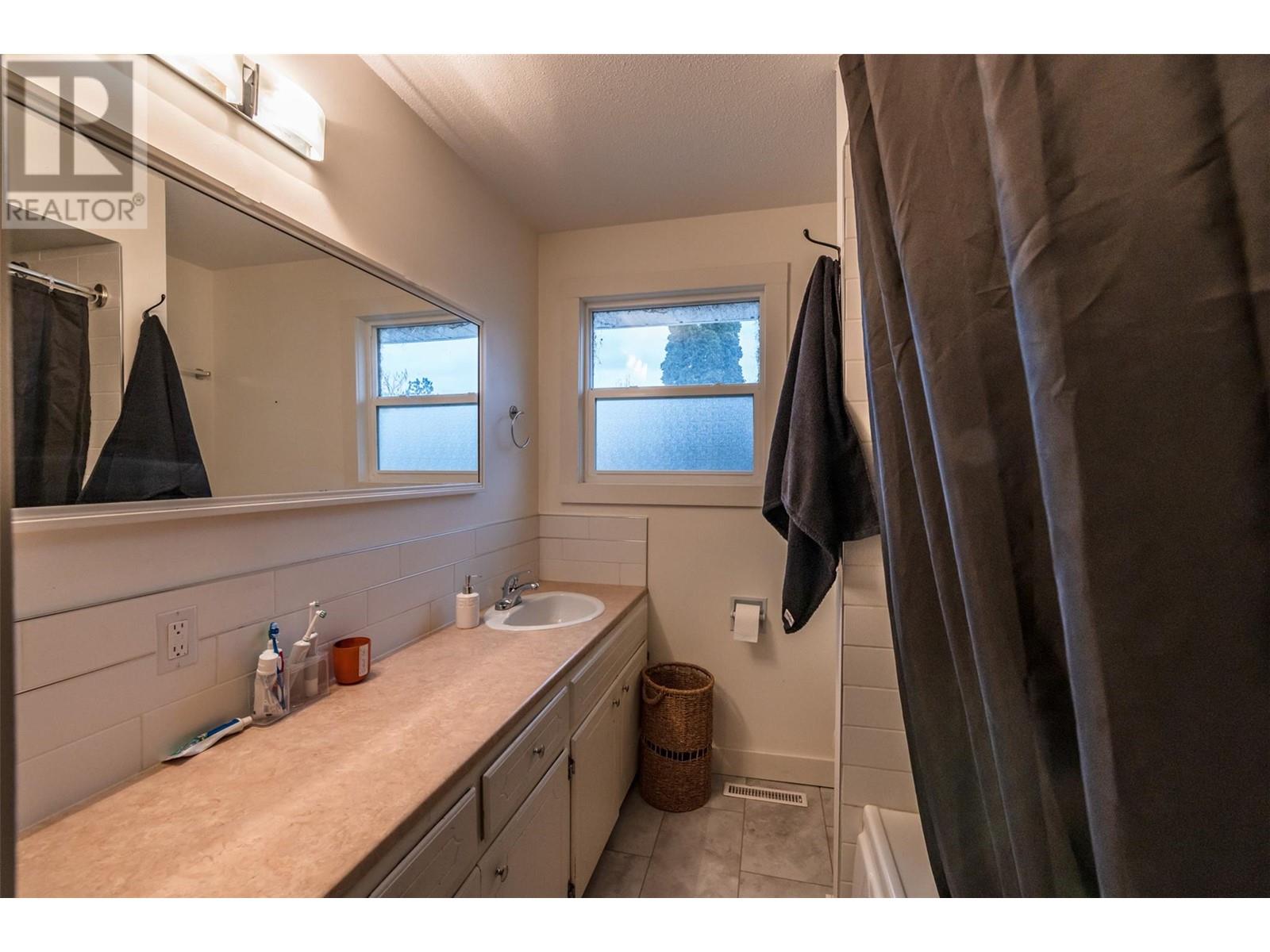 1470 Carmi Drive, Penticton, British Columbia  V2A 4S1 - Photo 5 - 10336401