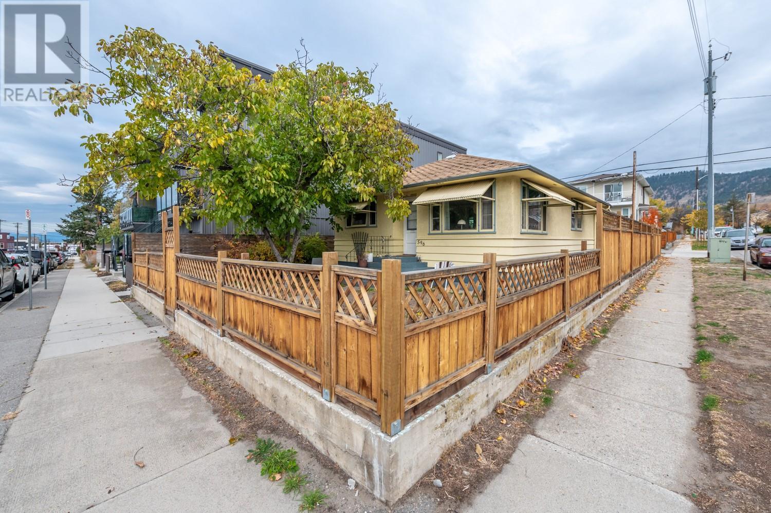 596 Ellis Street, Penticton, British Columbia  V2A 4M3 - Photo 1 - 10336494