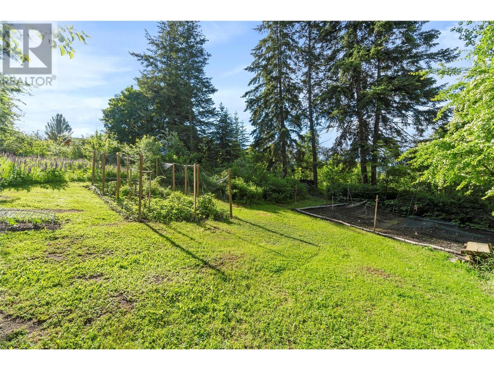 1280 Lakeshore Road Ne, Salmon Arm, British Columbia  V1E 2V7 - Photo 38 - 10336054