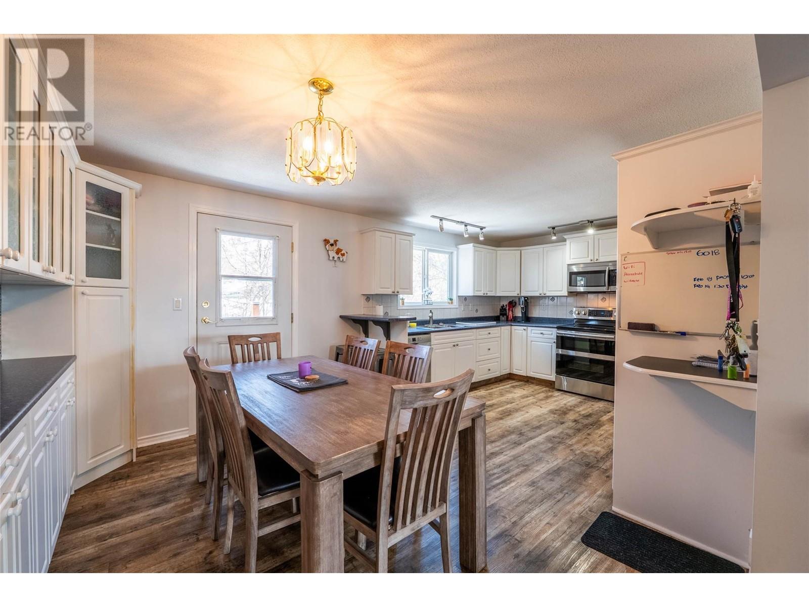 705 8th Avenue, Montrose, British Columbia  V0G 1P0 - Photo 12 - 10336413