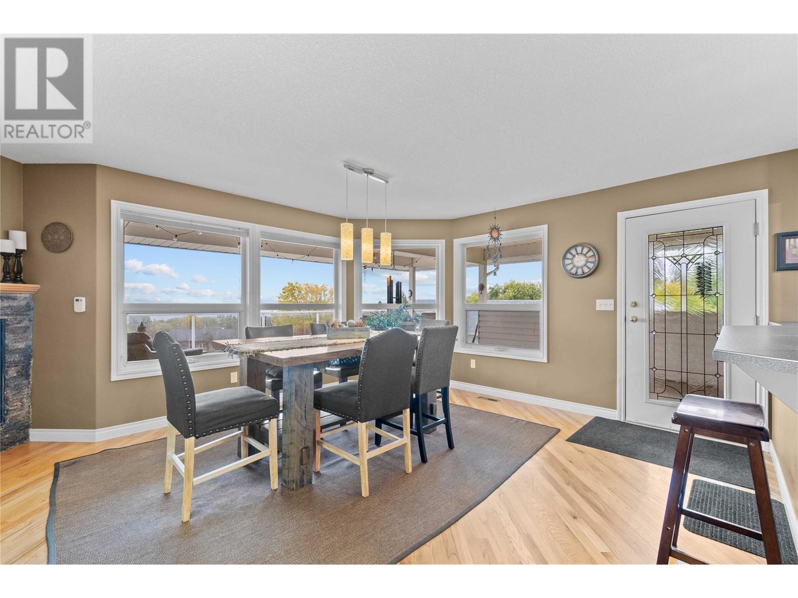 2270 3 Avenue Se, Salmon Arm, British Columbia  V1E 1K1 - Photo 11 - 10336593