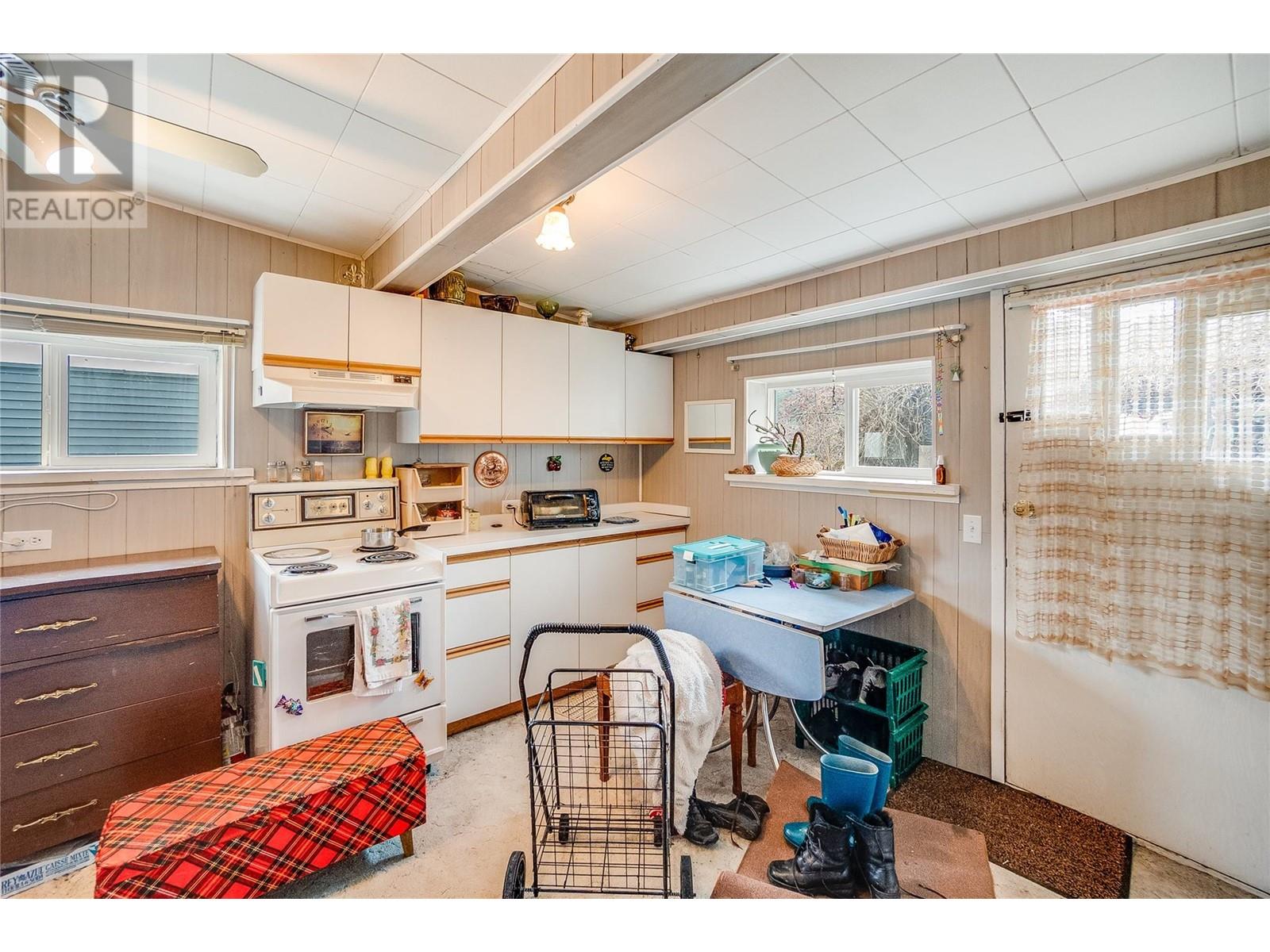 302 9th Avenue, Castlegar, British Columbia  V1N 1L7 - Photo 31 - 10336837
