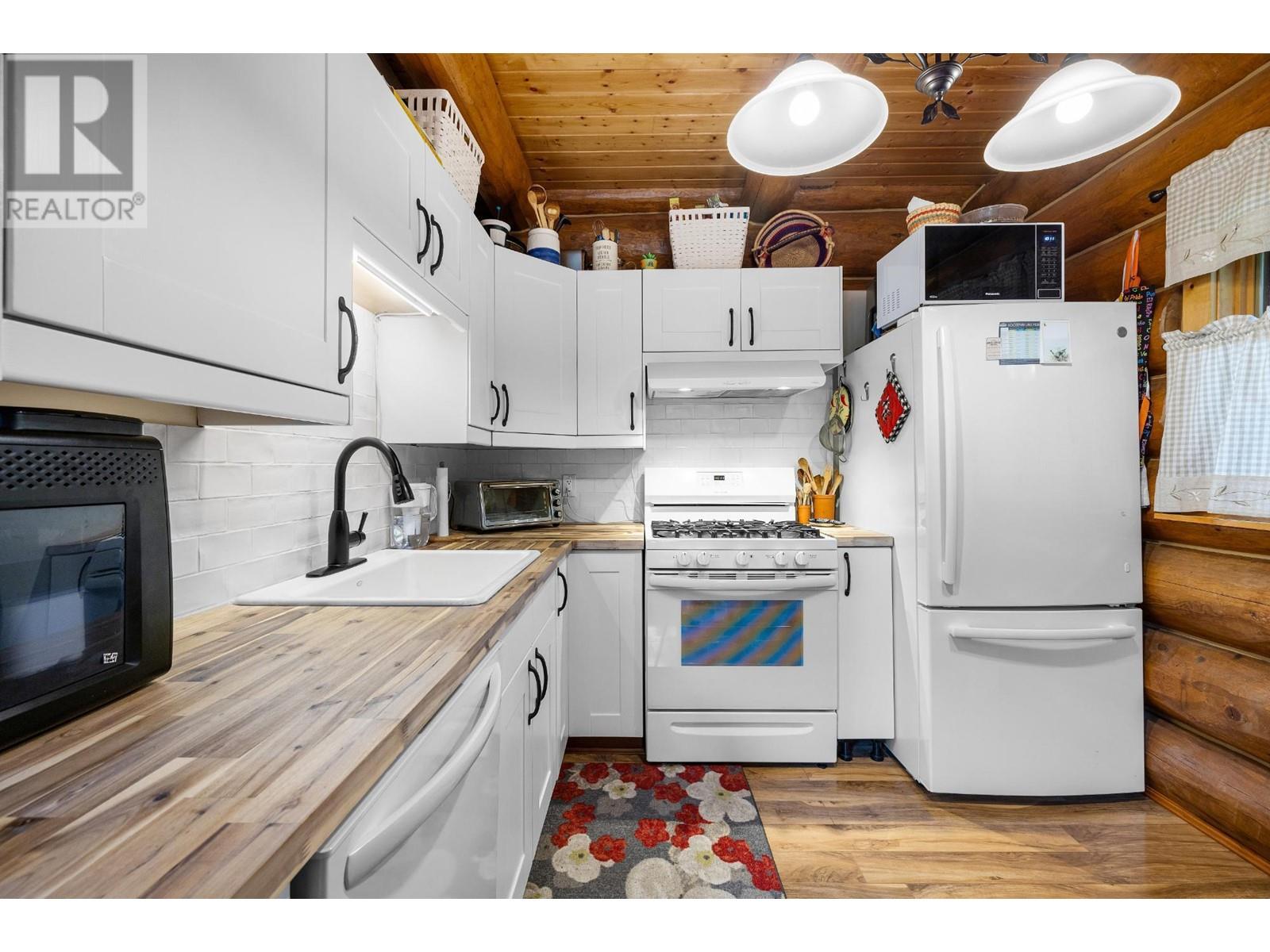 14296 Maia Lane, Gray Creek, British Columbia  V0B 1S0 - Photo 10 - 10337002