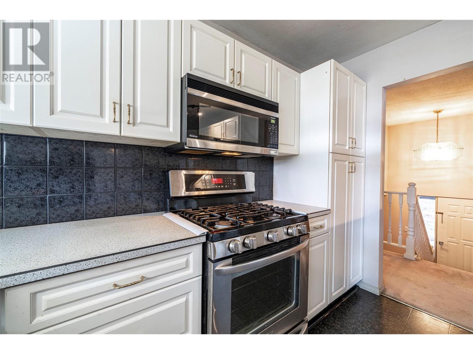 9742 Park Lane, Lavington, British Columbia  V1B 3E5 - Photo 14 - 10335184
