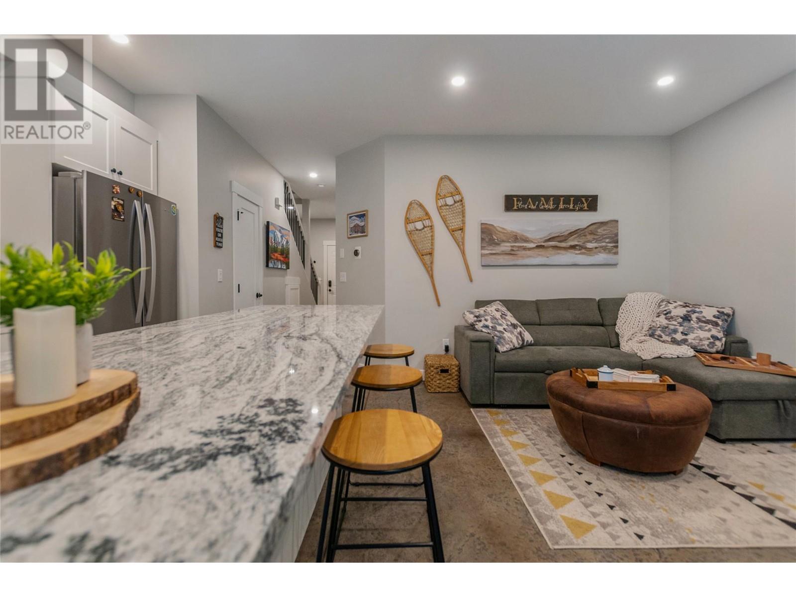 300 Creekview Road Unit# 2, Penticton, British Columbia  V0X 1N6 - Photo 2 - 10337748