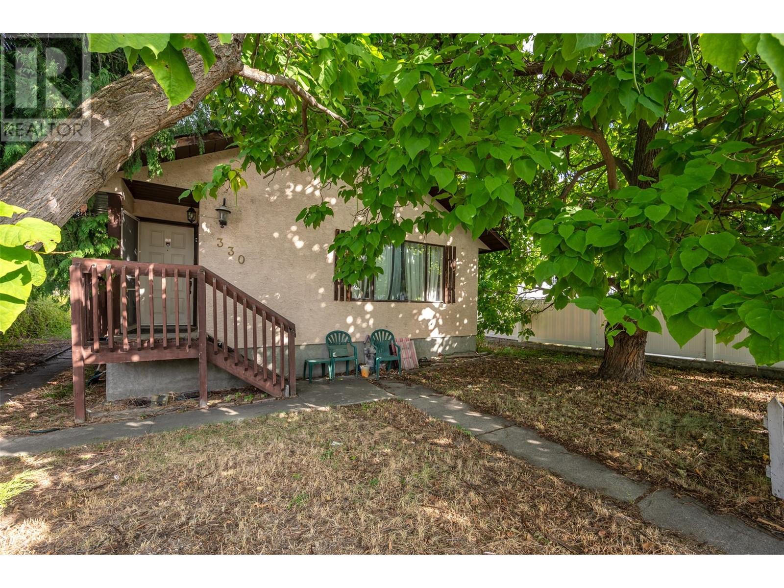 330 Van Horne Street, Penticton, British Columbia  V2A 4K5 - Photo 2 - 10338082