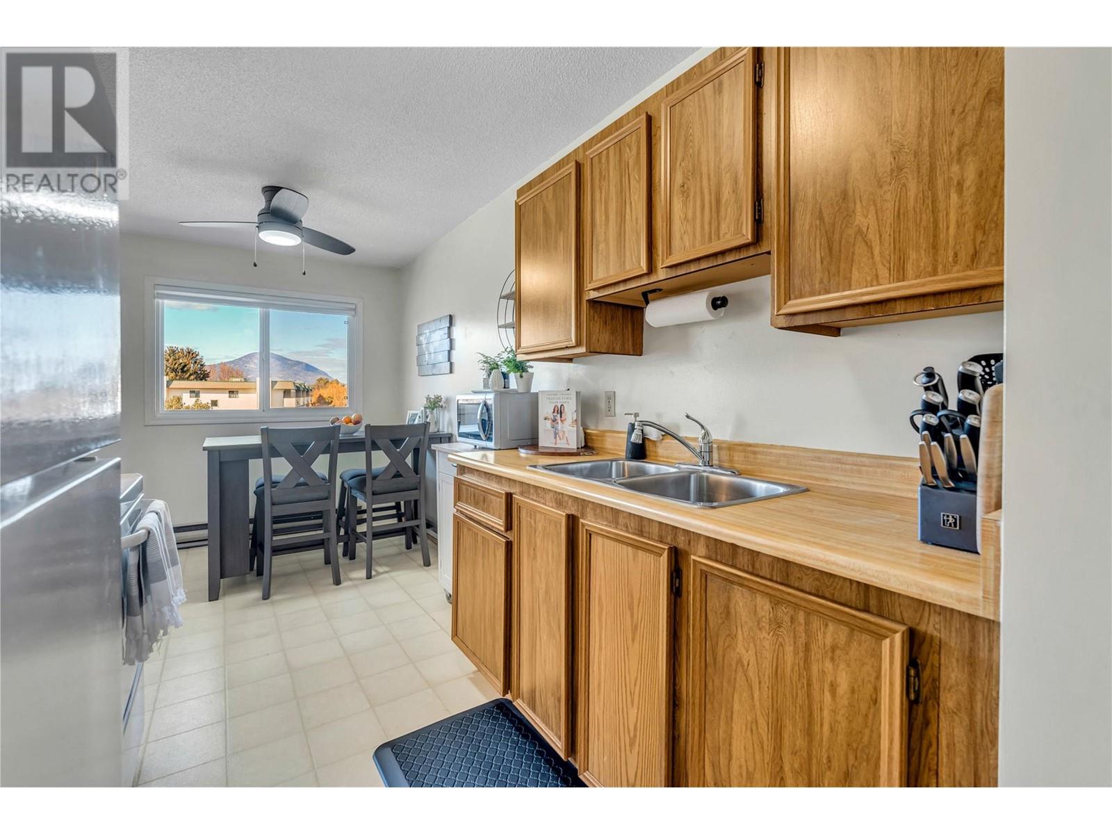110 Skaha Place Unit# 406, Penticton, British Columbia  V2A 7L1 - Photo 6 - 10338154