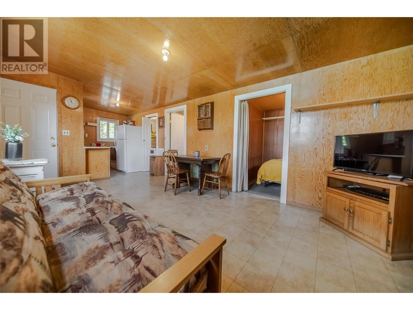 6719 Rosen Lake Road East, Jaffray, British Columbia  V0B 1T0 - Photo 12 - 10343673