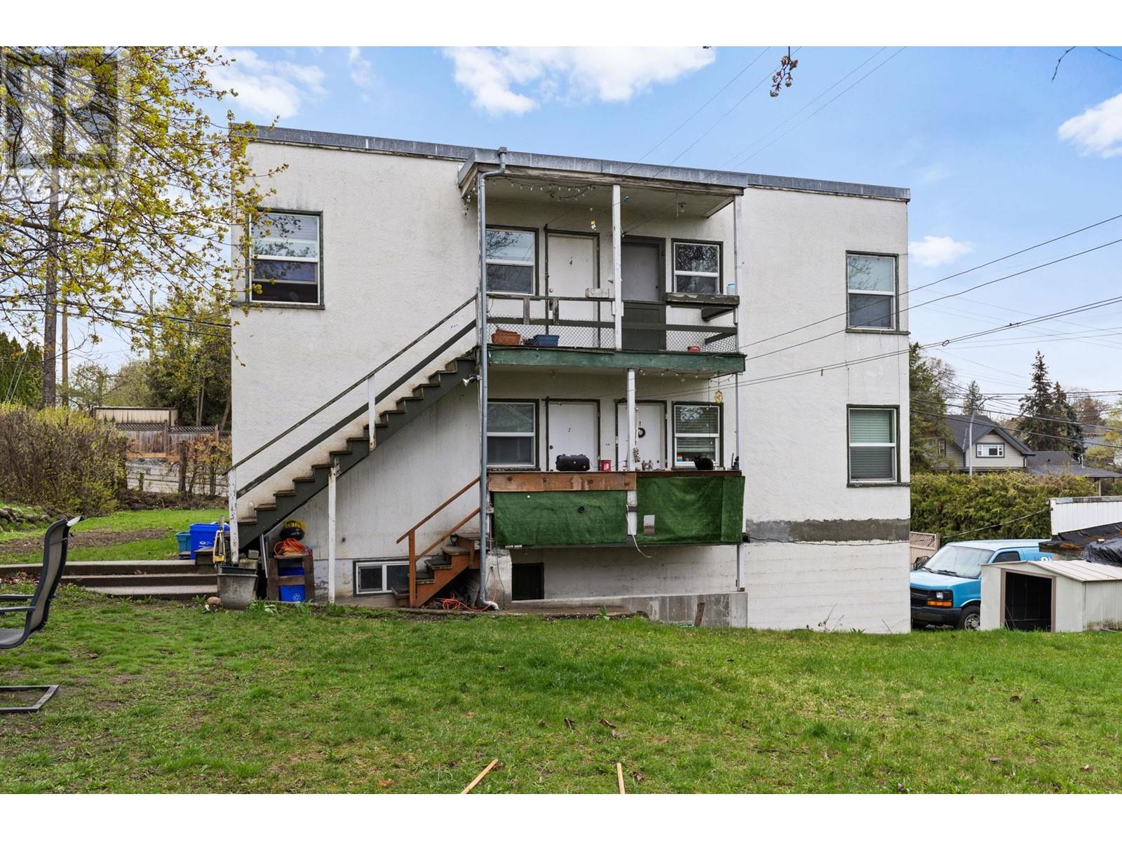 2003 32 Avenue, Vernon, British Columbia  V1T 2K1 - Photo 2 - 10343440