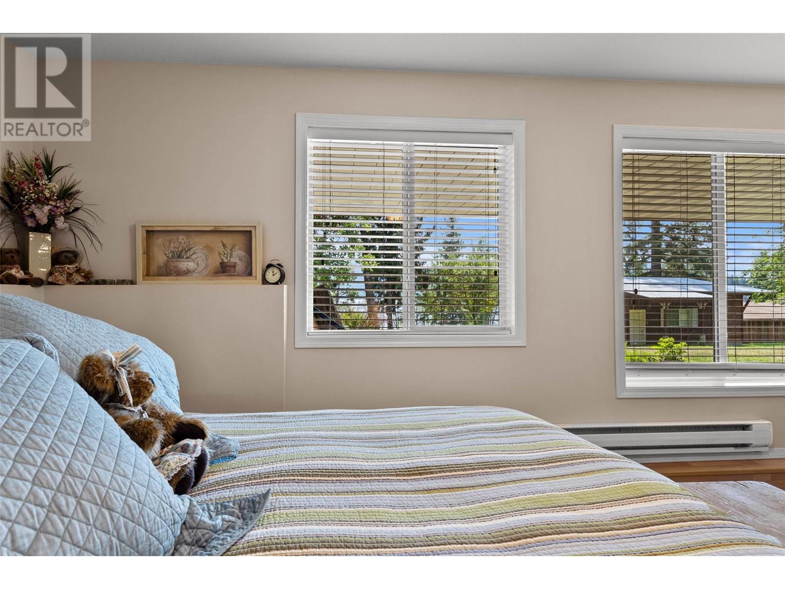 6297 Squilax-Anglemont Road, Magna Bay, British Columbia  V0E 1M7 - Photo 23 - 10343919