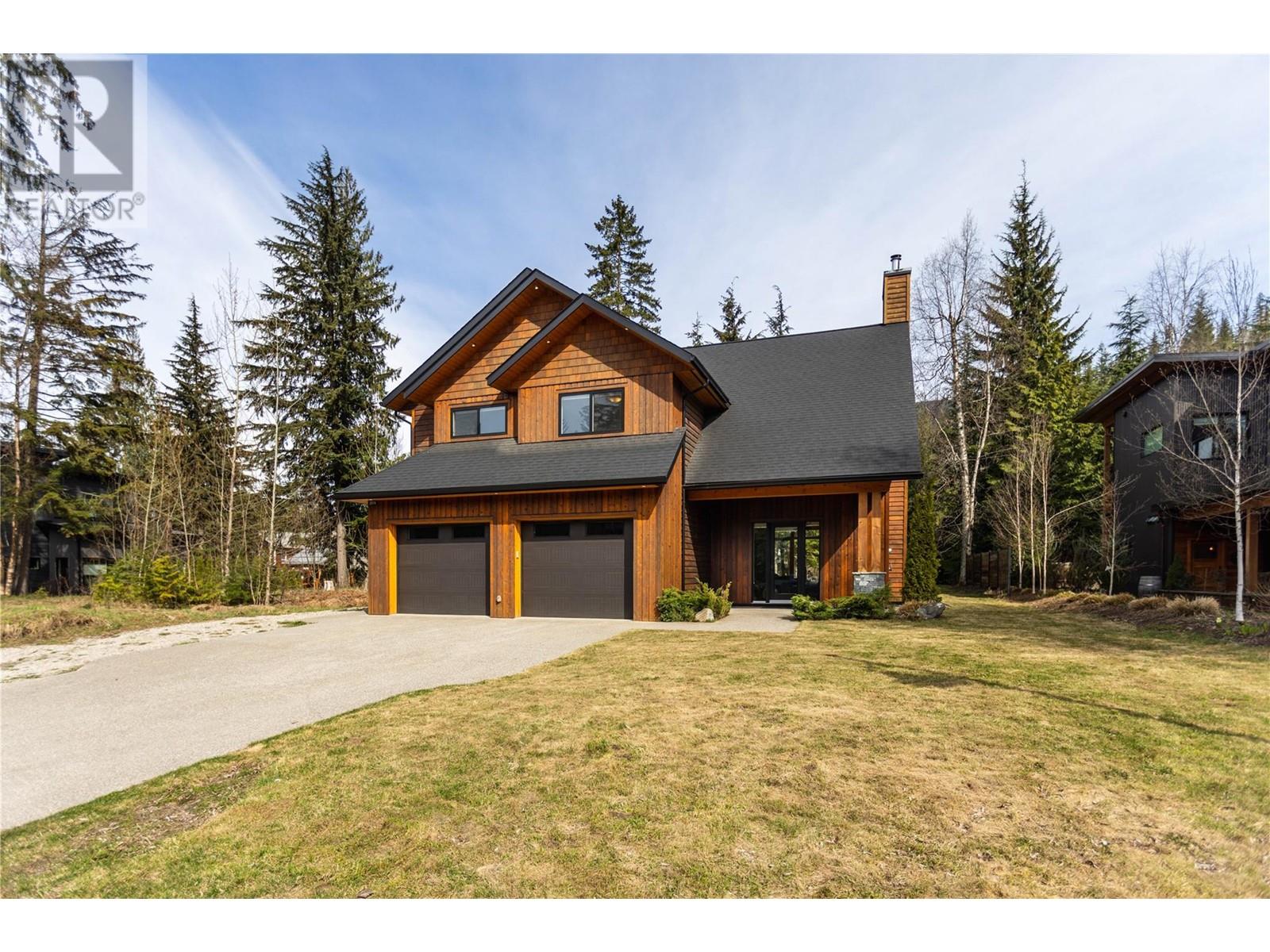 2074 Mountain Gate Road, Revelstoke, British Columbia  V0E 2S1 - Photo 2 - 10343931
