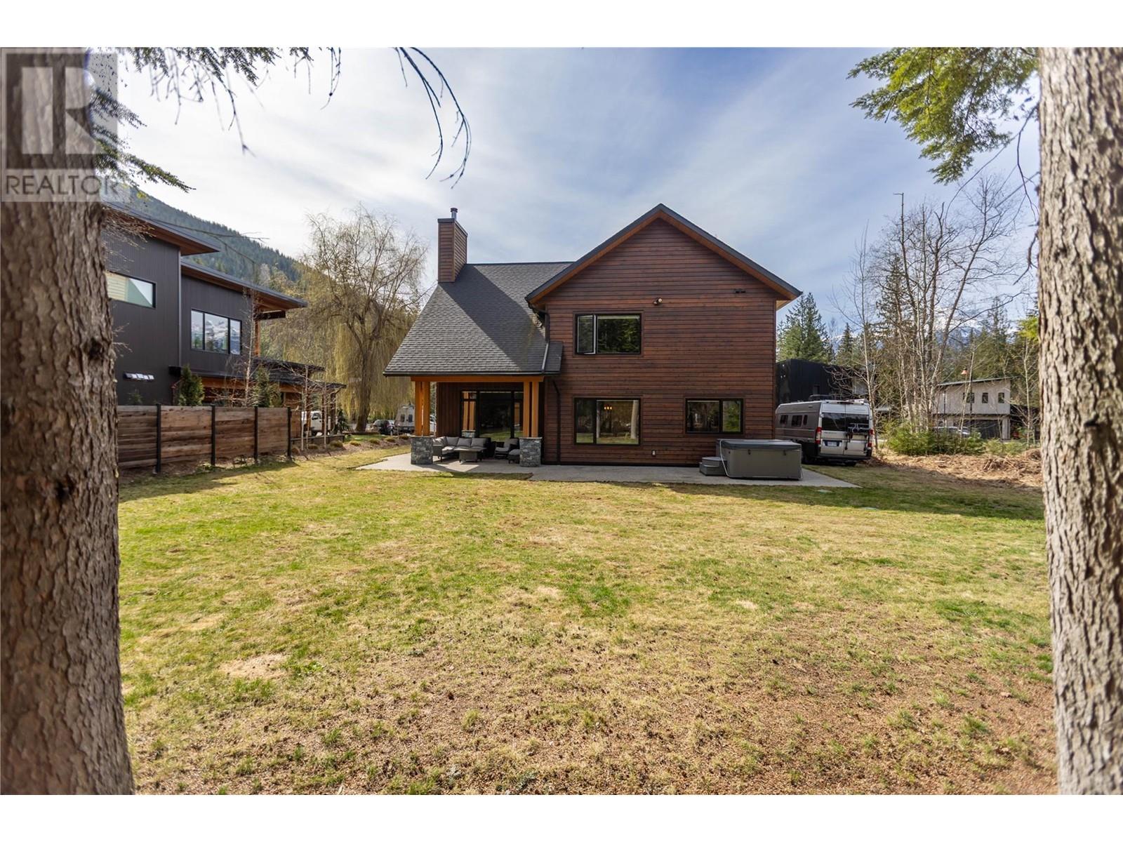 2074 Mountain Gate Road, Revelstoke, British Columbia  V0E 2S1 - Photo 34 - 10343931
