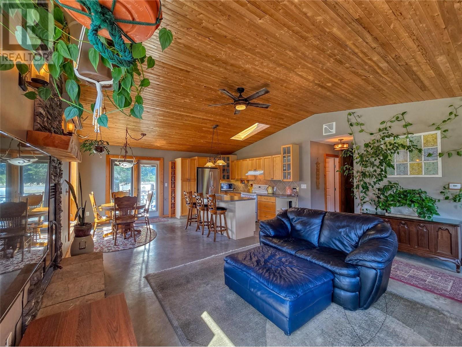 4777 Crescentwood Drive, Edgewater, British Columbia  V0A 1E0 - Photo 12 - 10343402