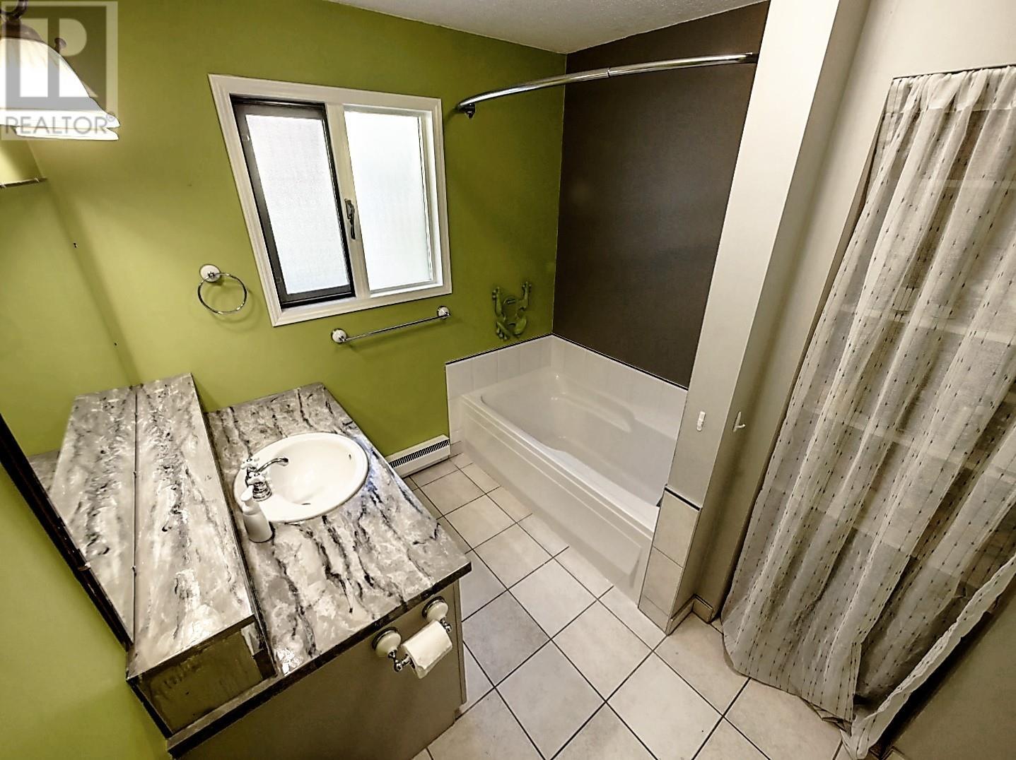 745 Chickadee Lane, Castlegar, British Columbia  V1N 3Y3 - Photo 8 - 10343870