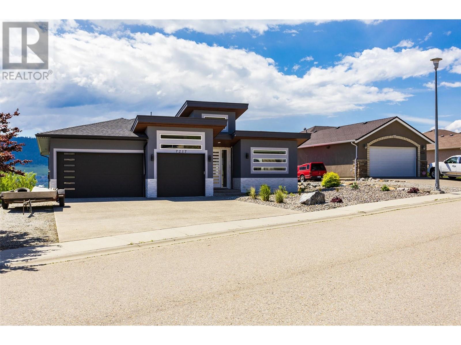7217 Lakeridge Place, Vernon, British Columbia  V1H 1Y3 - Photo 3 - 10343889