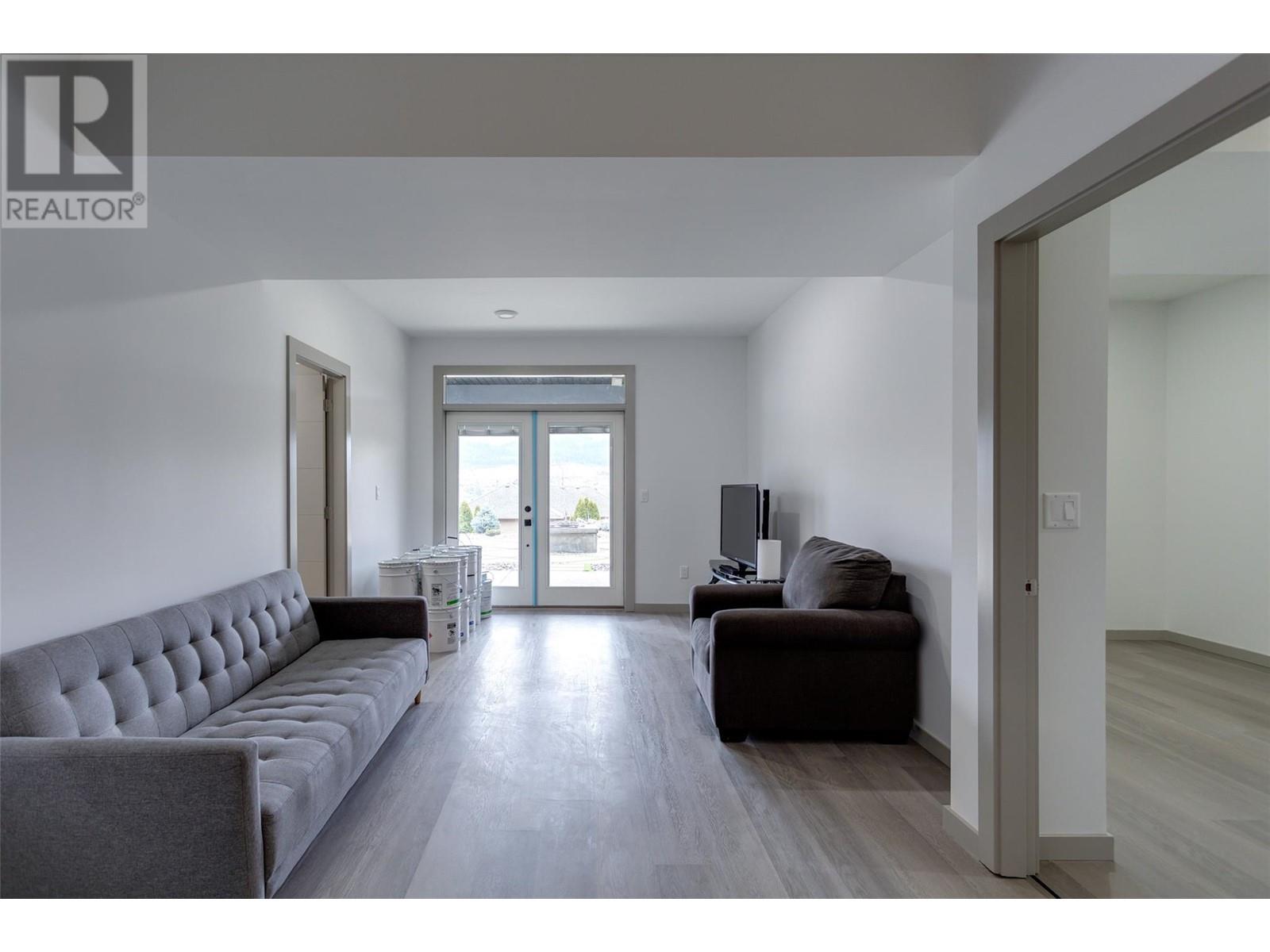 7217 Lakeridge Place, Vernon, British Columbia  V1H 1Y3 - Photo 40 - 10343889