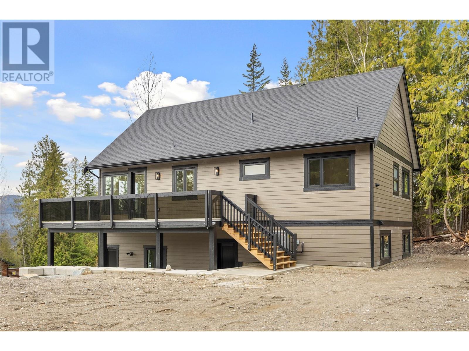 7455 Stampede Trail, Anglemont, British Columbia  V0E 1M8 - Photo 6 - 10343982