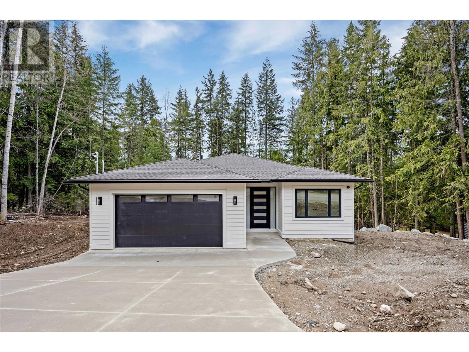 7279 Birch Close, Anglemont, British Columbia  V0E 1M8 - Photo 1 - 10343952