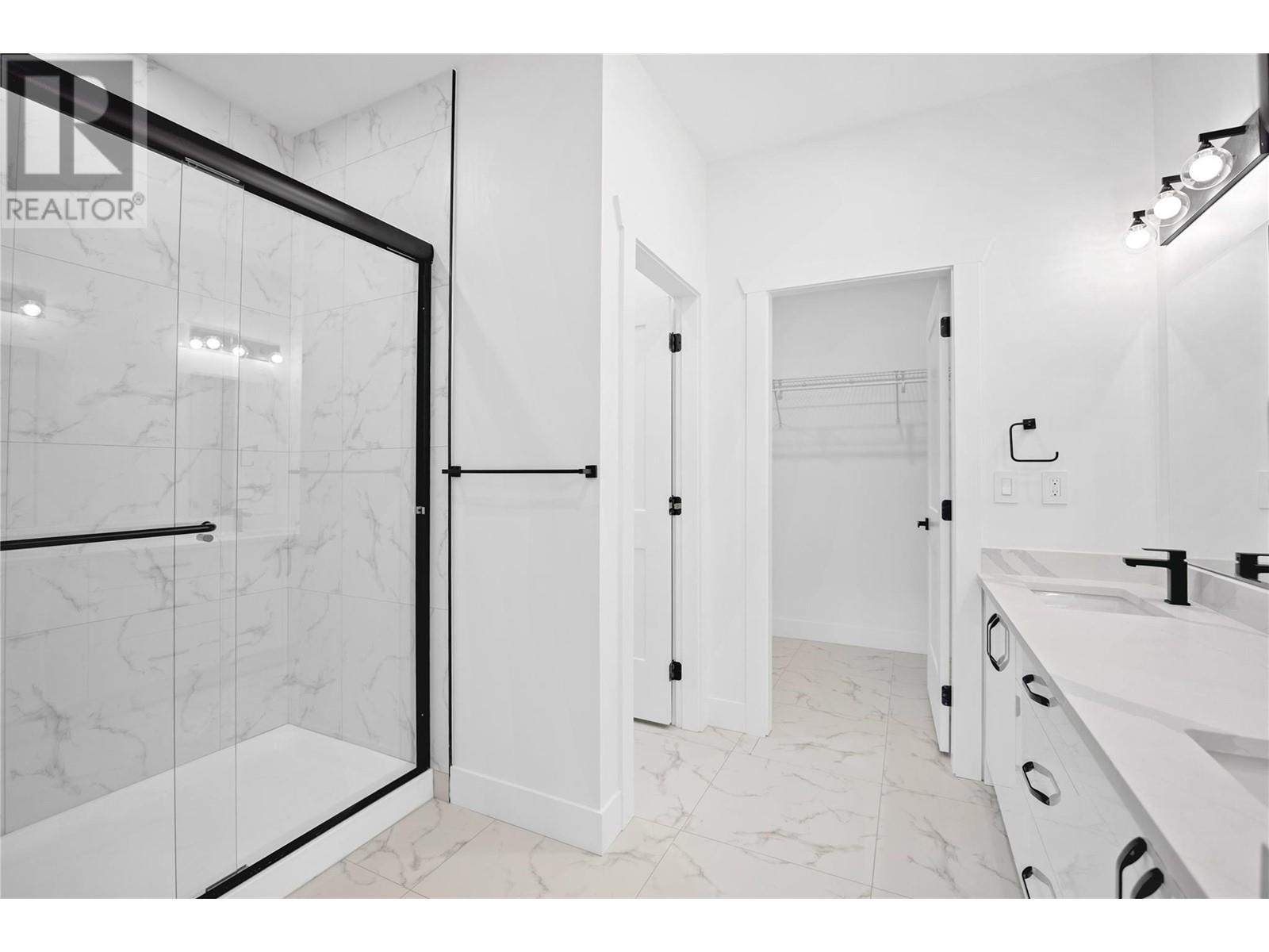 7279 Birch Close, Anglemont, British Columbia  V0E 1M8 - Photo 26 - 10343952