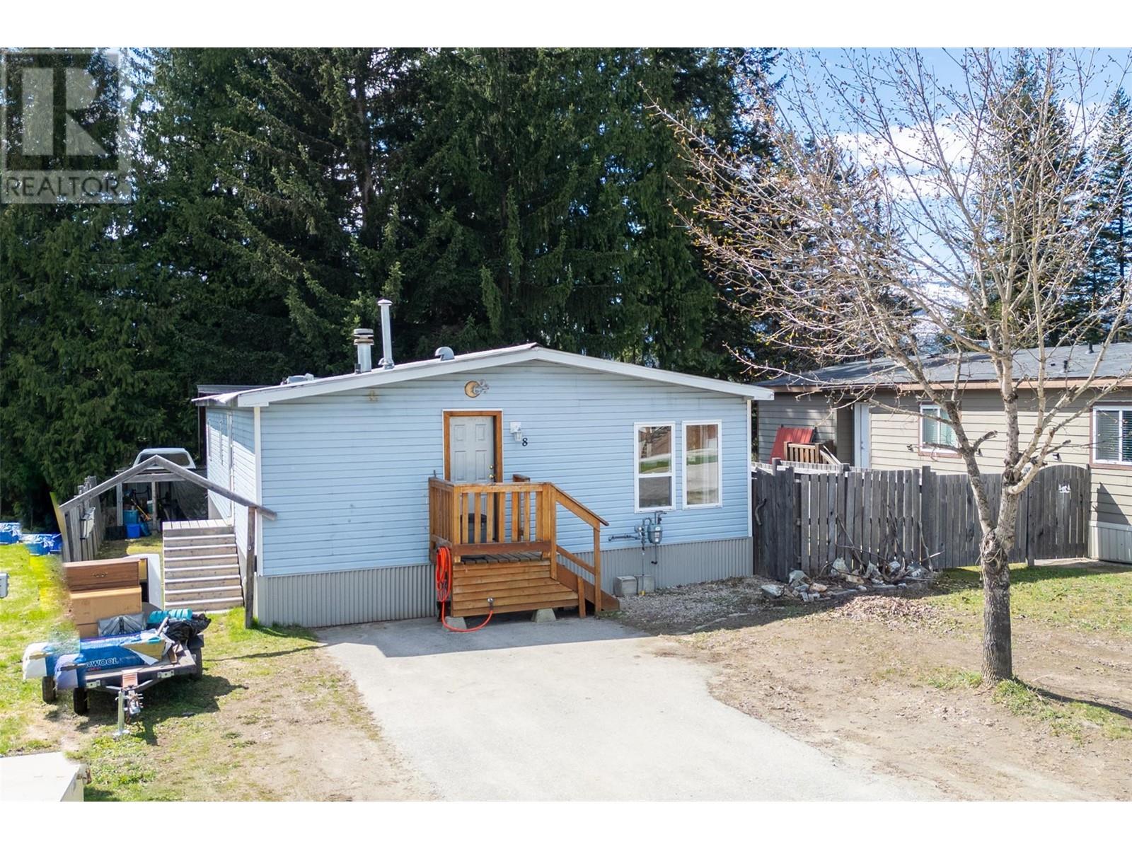 8 Johnson Way, Revelstoke, British Columbia  V0E 2S1 - Photo 2 - 10342752
